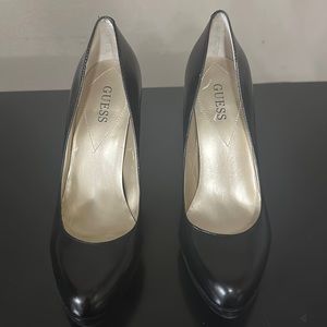Size 6 Black Guess Heels